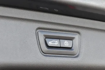 Car image 34