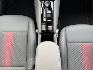 Car image 33