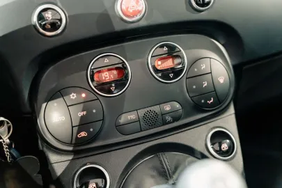 Car image 30