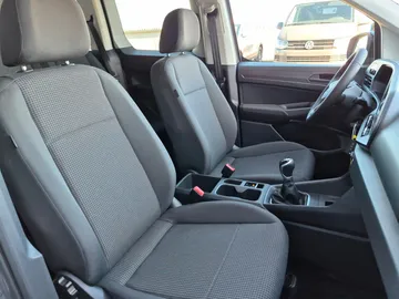 Car image 25
