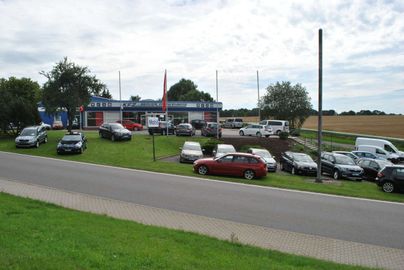 Car image 26