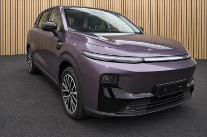 Car image 2