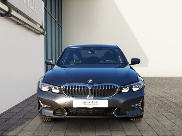 BMW 330i xDrive Luxury Line 190 kW image number 2