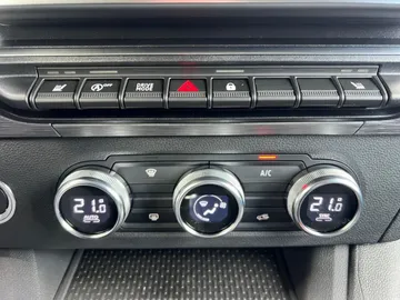 Car image 29