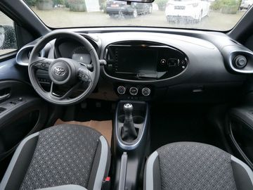 Car image 10