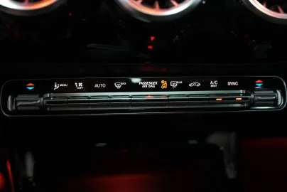 Car image 34