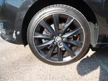 Car image 28