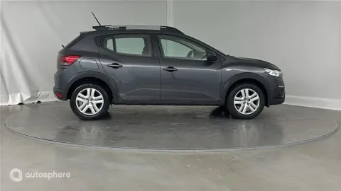 Car image 4