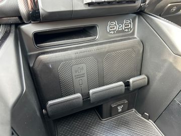 Car image 36