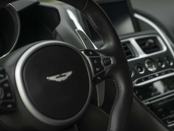 Car image 32