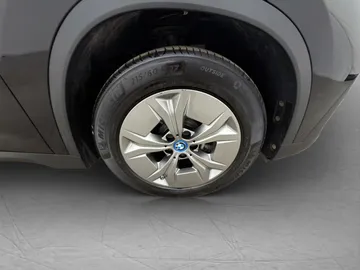 Car image 32