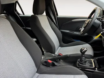 Car image 17
