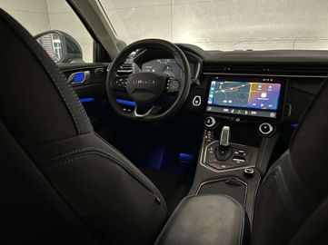 Car image 26