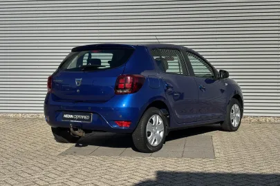 Car image 3