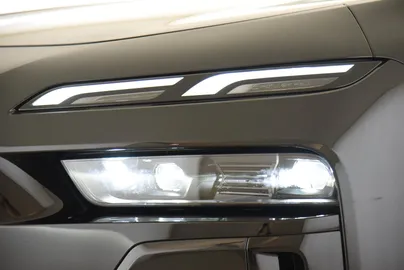 Car image 23