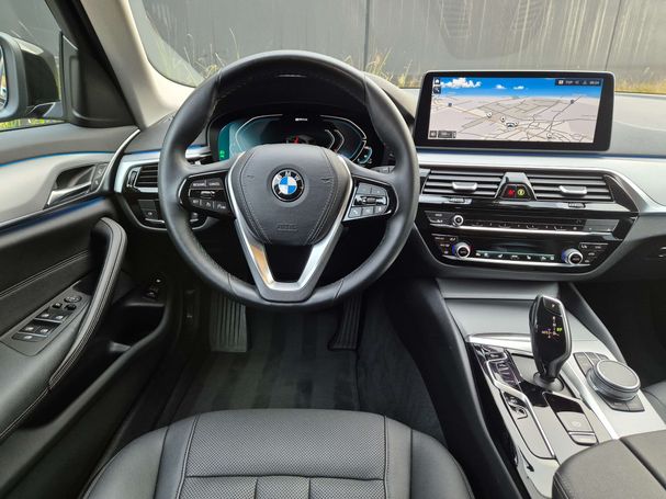 BMW 530 Touring xDrive 215 kW image number 12