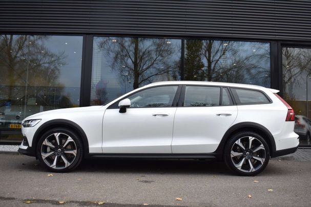 Volvo V60 Cross Country AWD B5 184 kW image number 7