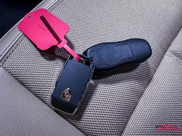 Car image 32