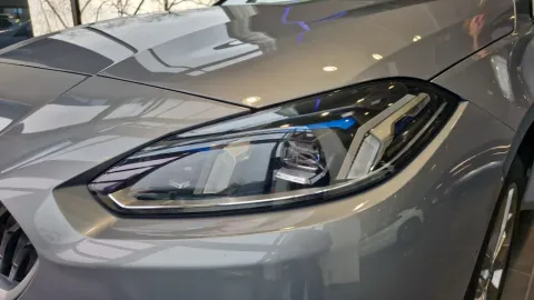 Car image 22