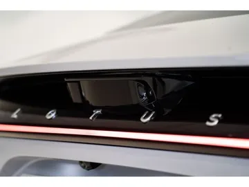 Car image 32
