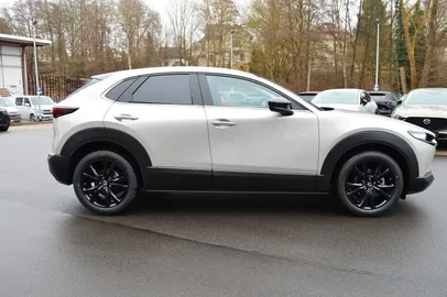Car image 3