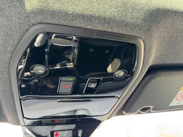 Car image 33
