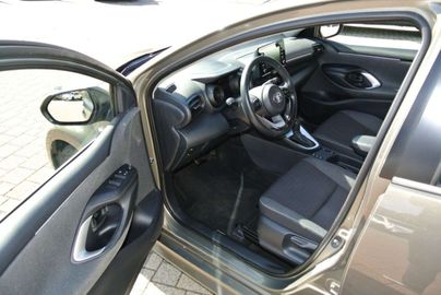 Car image 11