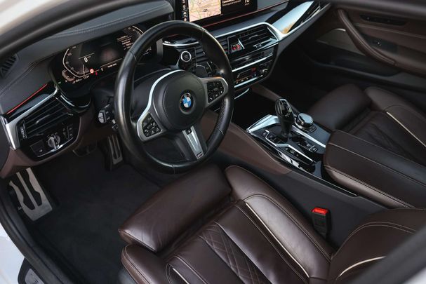 BMW 530 Touring xDrive 215 kW image number 10