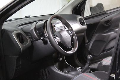 Car image 12