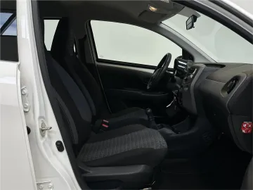 Car image 27