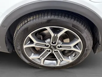 Car image 33