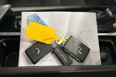 Car image 25