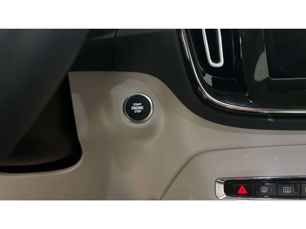 Volvo XC40 Recharge T4 Plus Dark 155 kW image number 25