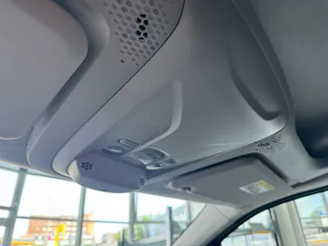 Car image 33