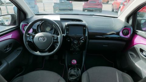 Car image 15