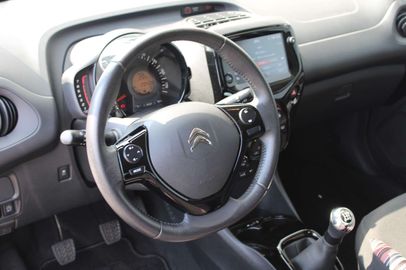 Car image 12