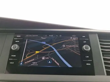 Car image 30