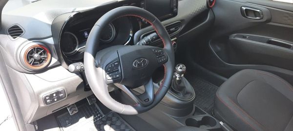 Car image 11