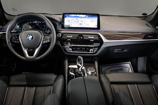 BMW 530 Luxury Line xDrive 216 kW image number 17