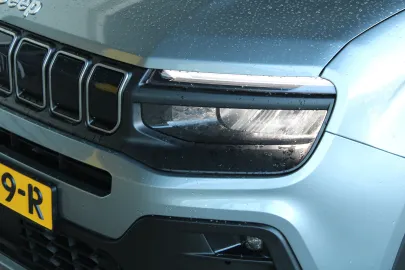Car image 32