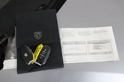 Car image 30
