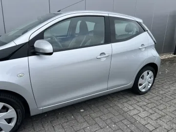Car image 23