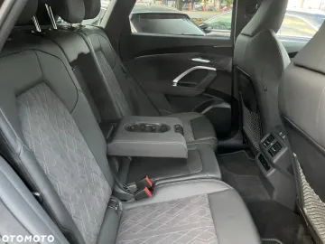 Car image 40