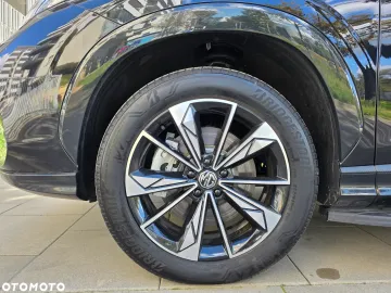 Car image 40