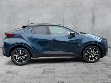 Car image 4