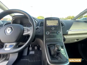Car image 28