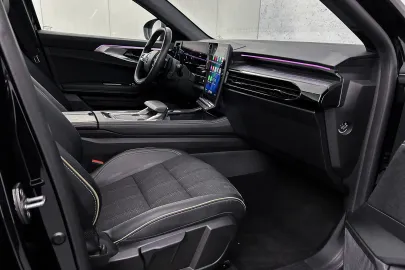 Car image 32
