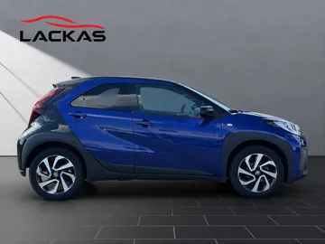 Car image 3