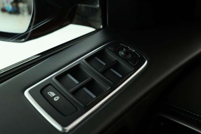 Car image 38