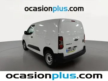 Car image 4